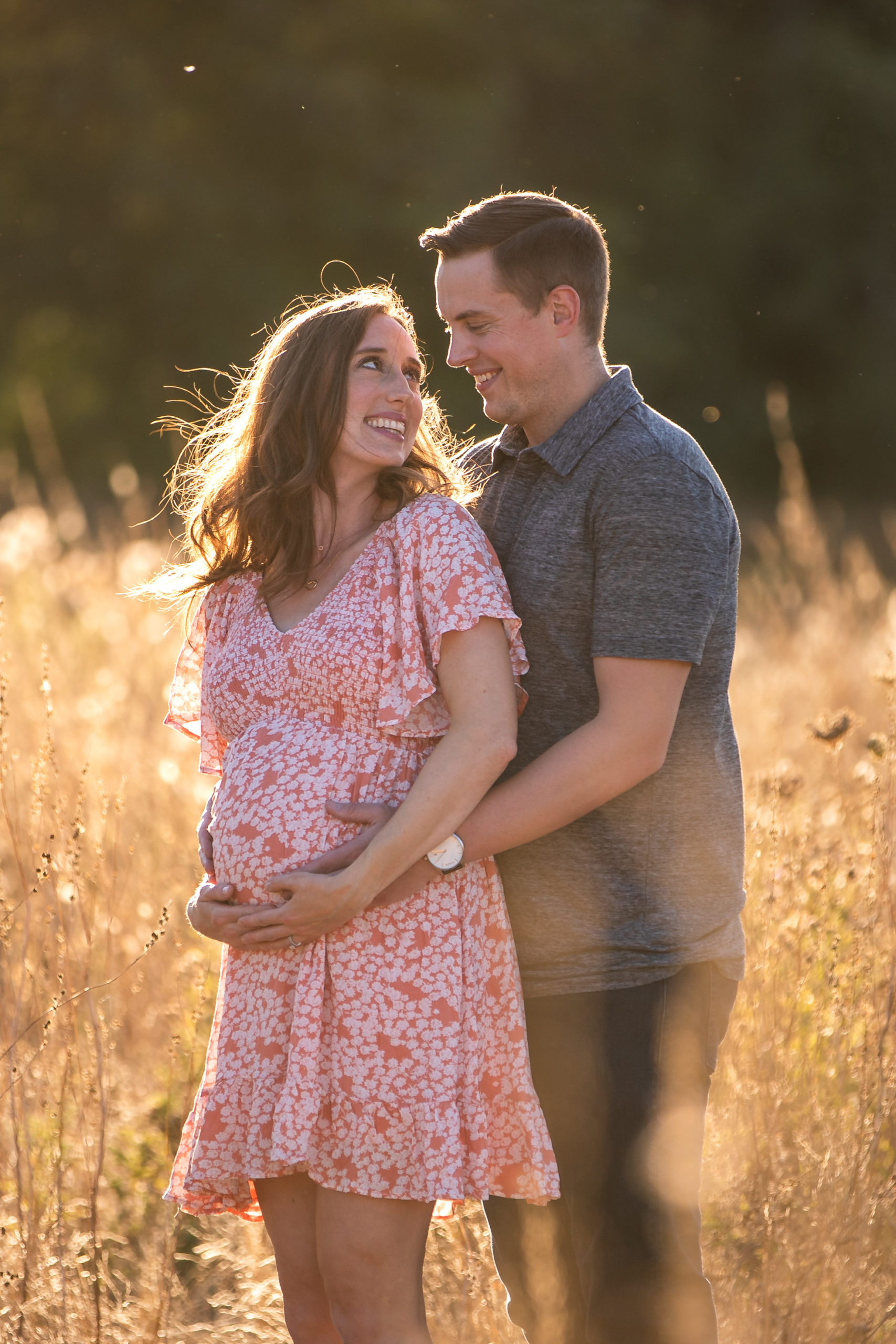 Maternity photography at a field in Portland, Oregon