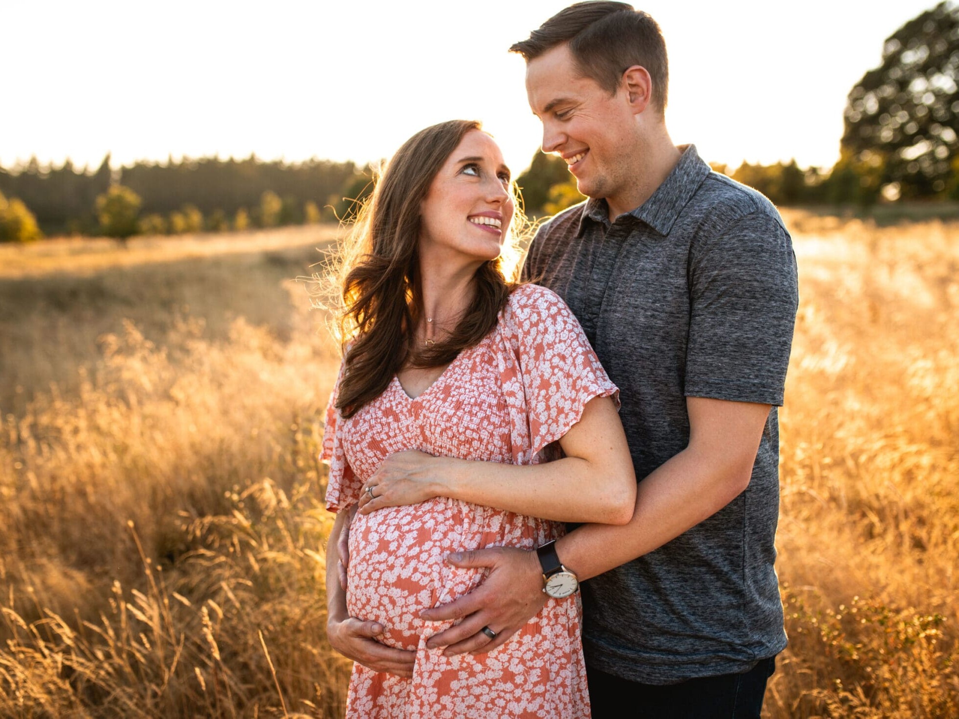 Maternity photography at a field in Portland, Oregon