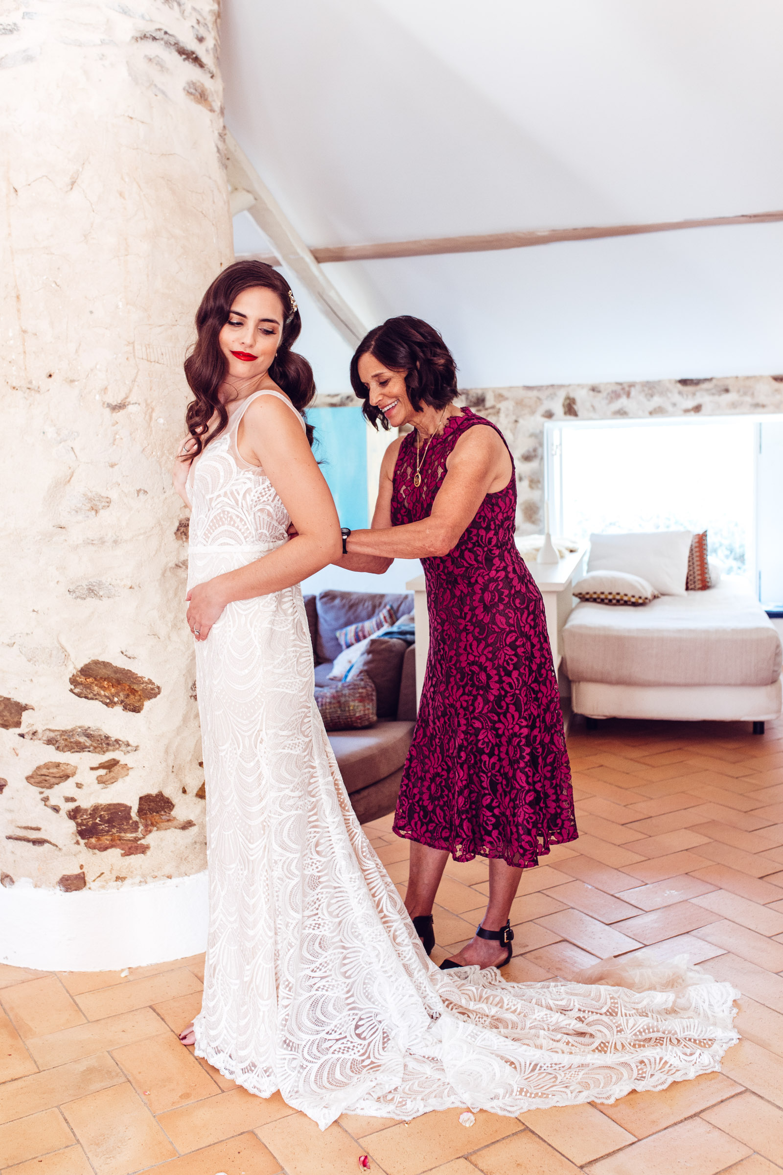 Mother helps daughter into dress at Interior of Herdade da Matinha bridal suite portugal