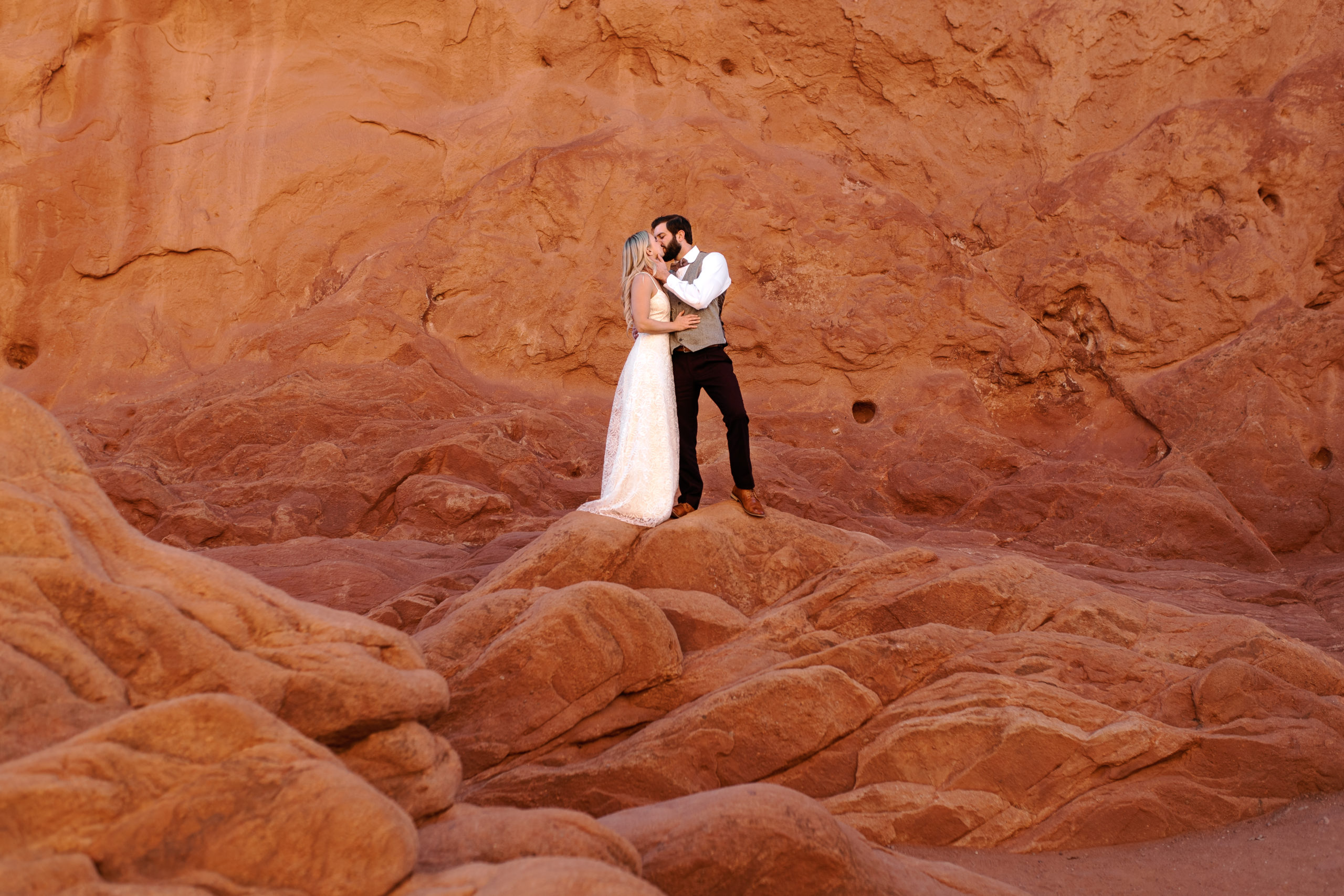 Photography of a couple during their wedding at Garden of the Gods near Colorado Springs