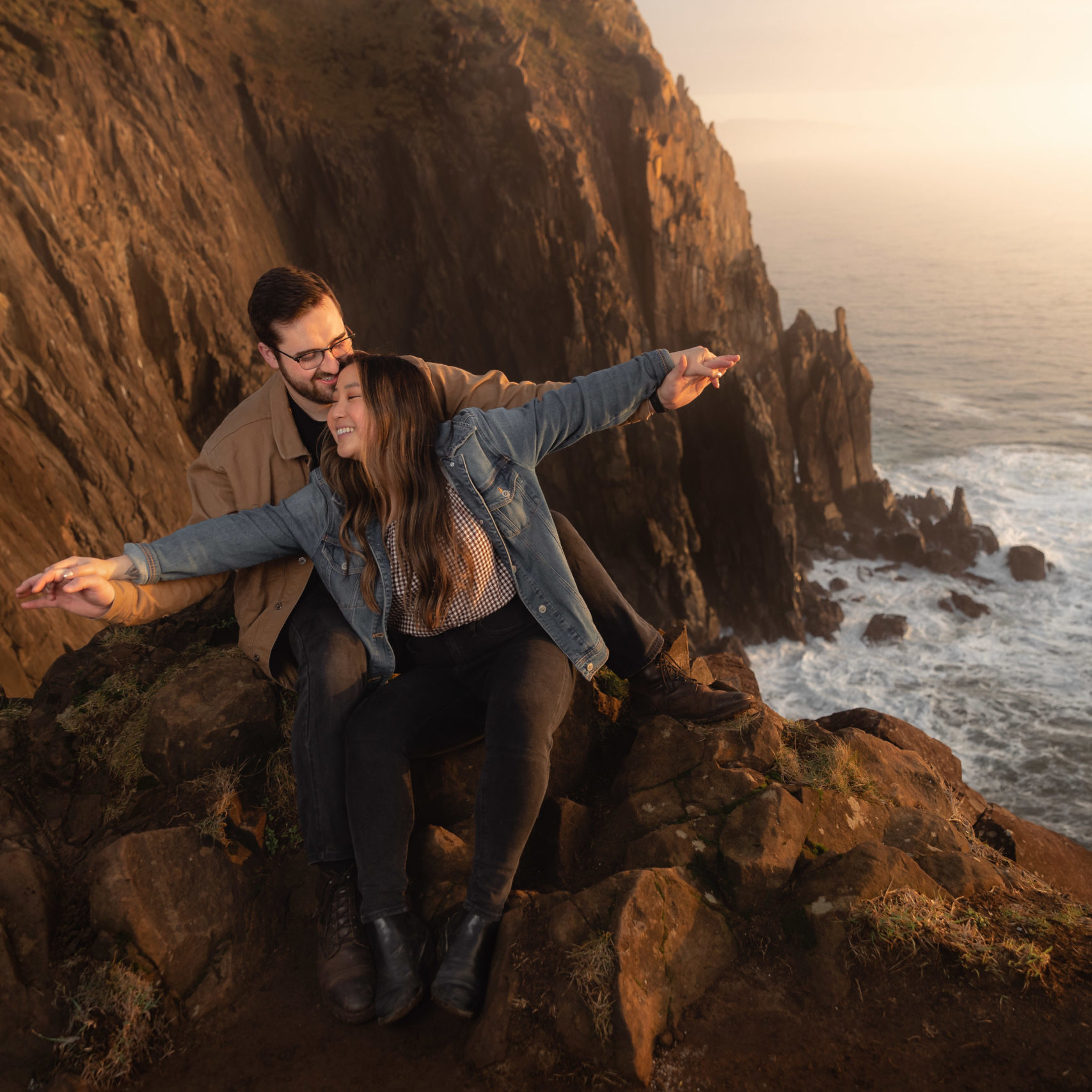 Engagement photography shot at Manzanita Cliffs on the Oregon Coast