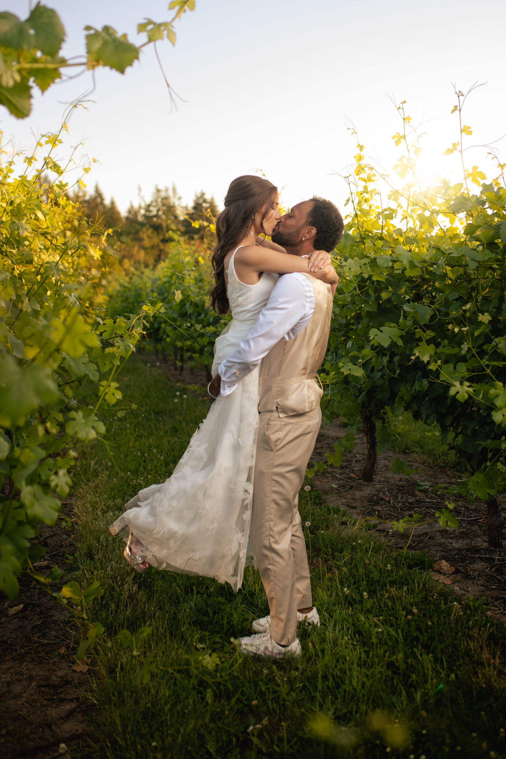 Elegant warm Oswego Hills Vineyard Wedding photography Oregon wine country